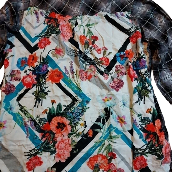 Tolani Women's Collection  plaid  Tunic front and back floral Large P - Picture 9 of 14